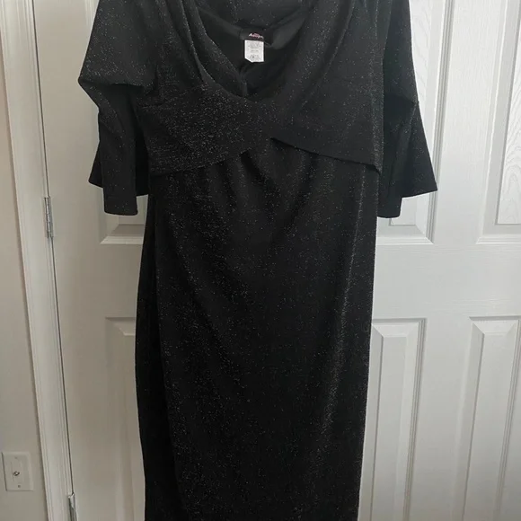 Black Short Sleeve Dress - Picture 1 of 4